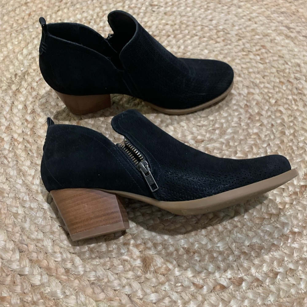 Baretraps black suede bootie size 9